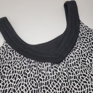 NorthCrest Tank Top Women 2X Black White Excellent Abstract Print V-Neck Slvlss